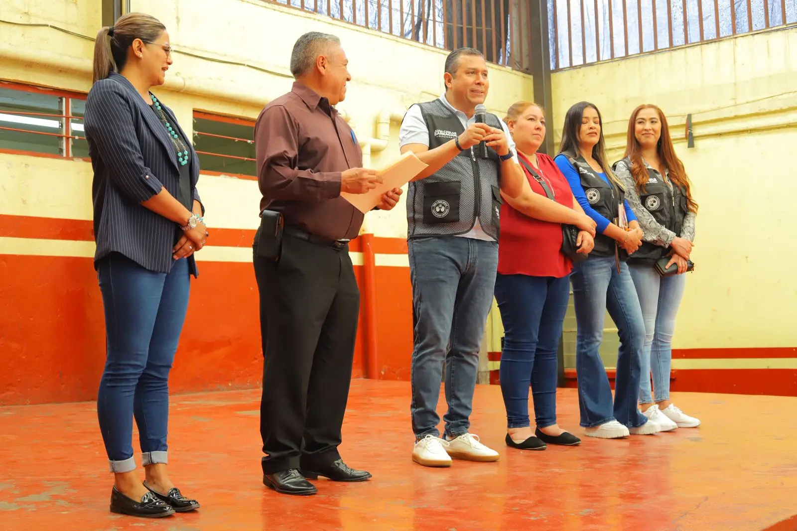 Comunidades escolares agradecen a Juan Carlos Barragán por Échale una Mano a las Escuelas