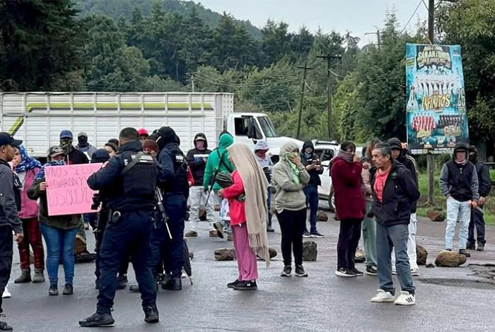 Con bloqueos carreteros exigen la búsqueda de 3 desaparecidos en Salvador Escalante