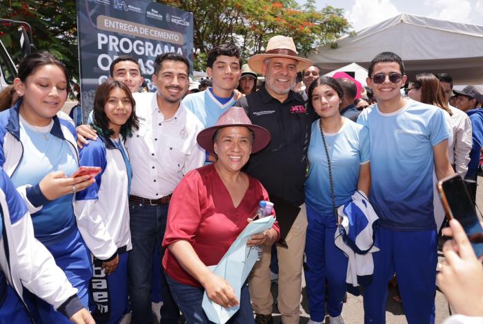 Con cemento y más de 18 mdp del Faeispum, impulsa Bedolla infraestructura en Yurécuaro