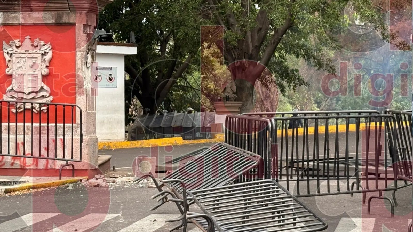 Con destrozos y daños materiales comuneros de Arantepacua se manifestaron este día