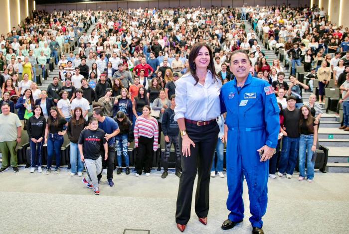 Con educación los sueños despegan: José Hernández, primer astronauta michoacano