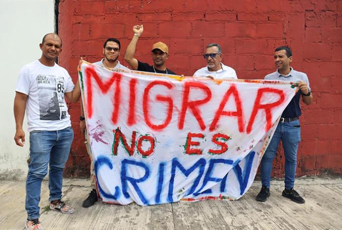 Con el miedo a cuestas, migrantes se arriesgan a trabajar pese a redadas en Los Ángeles