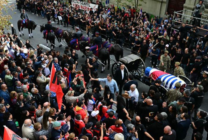 Con lágrimas y gratitud, Uruguay despide a su expresidente Pepe Mujica