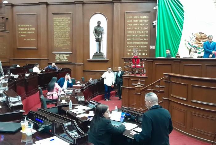 Con línea nacional frenan en Congreso reforma constitucional sobre gobernadora