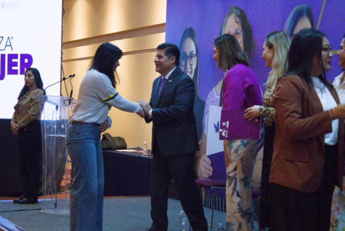 Con más de 785 mdp, Fuerza Mujer impulsa el talento y la economía de las michoacanas