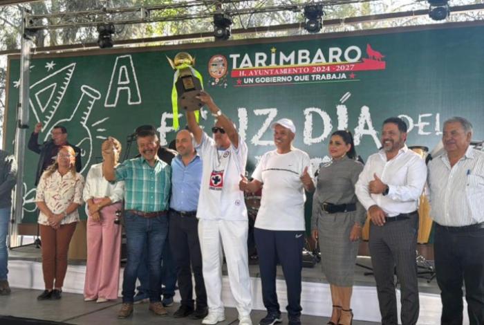 Con orgullo y agradecimiento, Ayuntamiento de Tarímbaro festeja a sus maestros