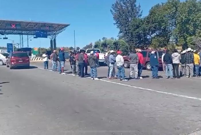 Con paso libre e intermitente operan carreteras en Michoacán: SICT