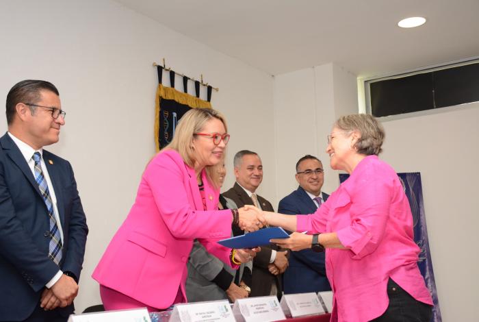  Con programas de alta calidad y proyectos que trascienden fronteras, IIQB celebra 49 aniversario: Yarabí Ávila