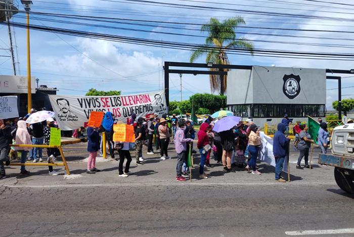 Con protesta en el Cereso de Uruapan, FNLS exige liberación de 3 detenidos por despojo