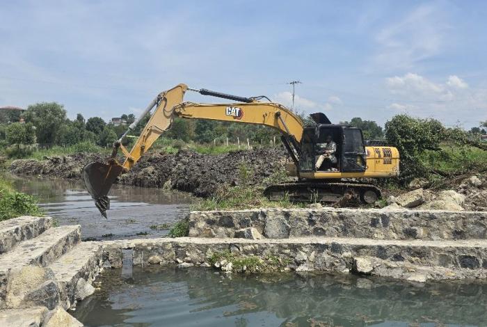Con retiro de azolve del lago de Pátzcuaro se consolidan acciones para su rescate: SCOP