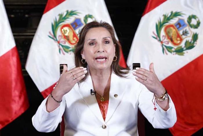 Con un nivel de 10% de aprobación ciudadana, presidenta de Perú se duplica el sueldo