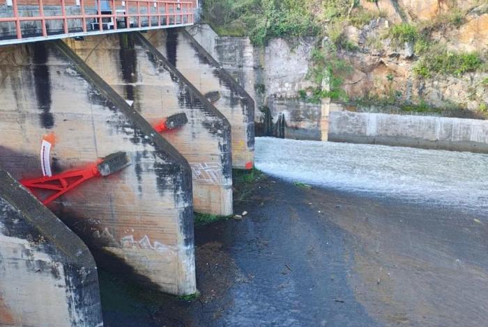 Conagua disminuye desfogue controlado de la presa de Cointzio