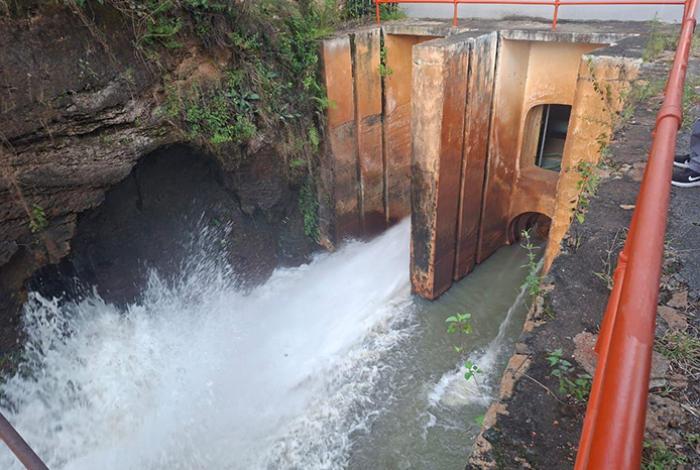 Conagua inicia desfogue controlado de la presa de Cointzio; descartan riesgos