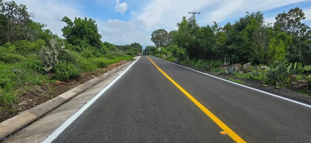 Concluyen dos tramos carreteros en Jaripitiro y Colonia 20 de Noviembre