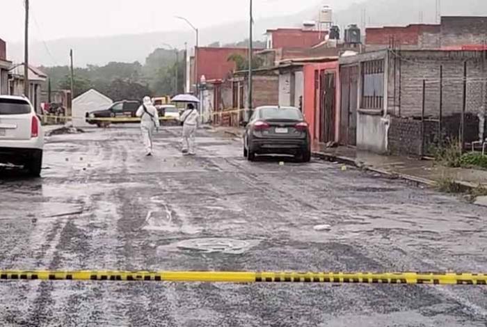 Conductor de un coche pierde la vida al ser acribillado en la zona poniente de Morelia