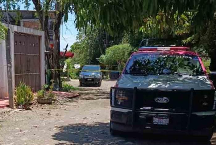 Conductor es ejecutado a bordo de su camioneta, en calles de Apatzingán