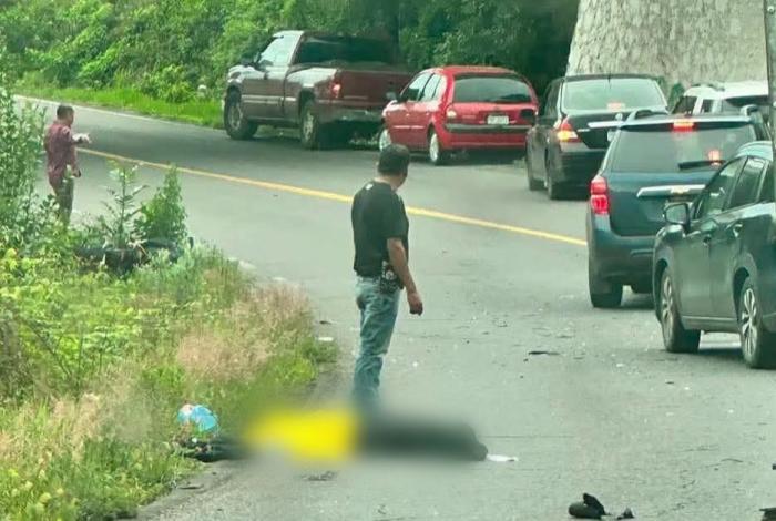 Conductor se escapa luego de atropellar y m4t4r a un transeúnte en Uruapan