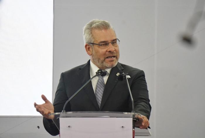 Confía Bedolla que impuesto a remesas se elimine por completo