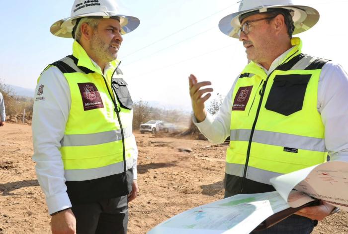 Confirma Bedolla ampliación de la Siglo XXI, del entronque de Caracha a Uruapan