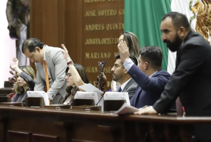 Congreso aprueba reformas para evitar que familiares o conocidos roben de las tarjetas de adultos mayores