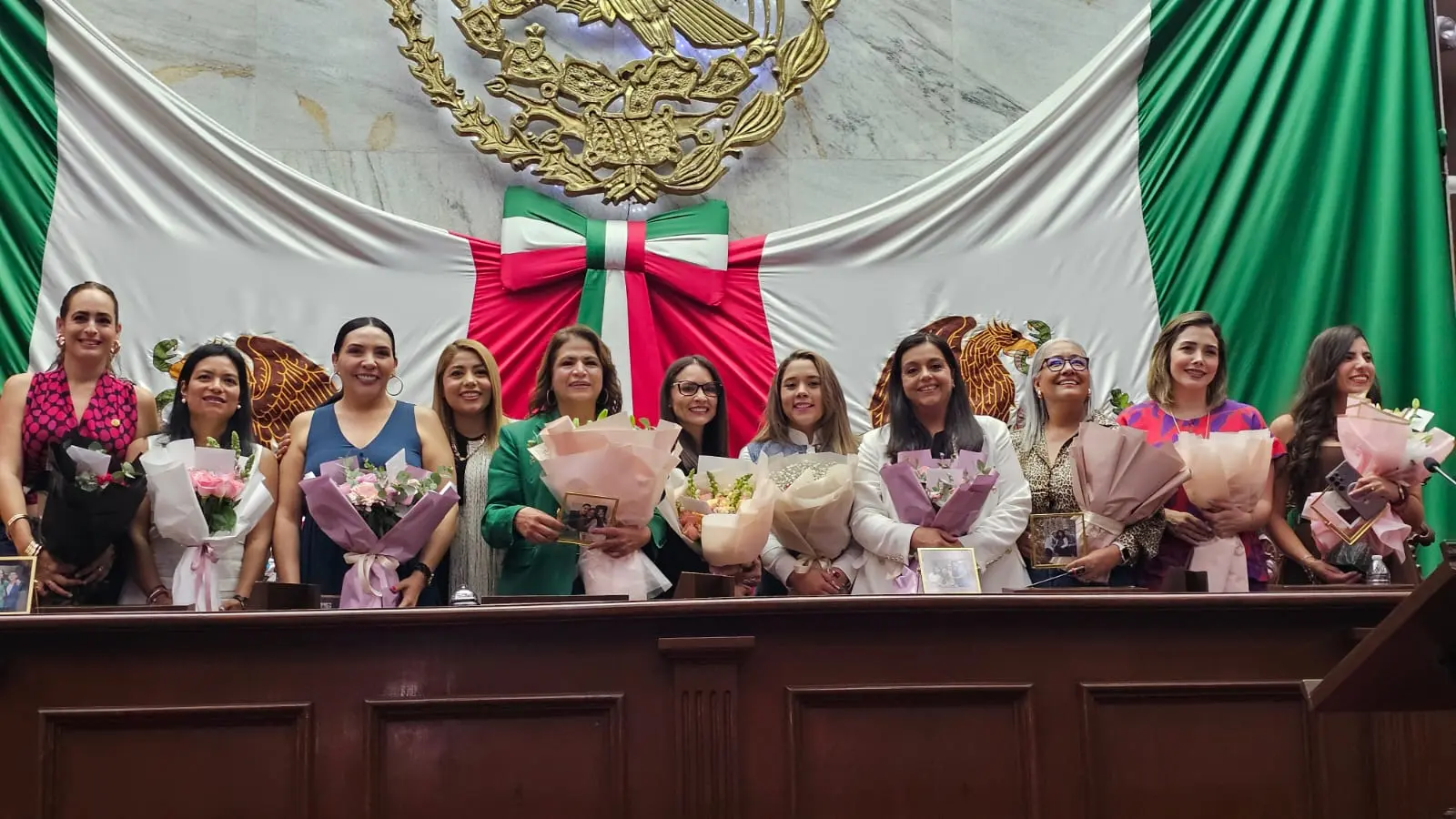 Congreso de Michoacán celebra a las madres previo al 10 de mayo