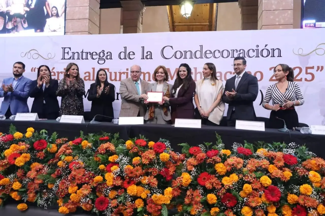 Congreso del Estado condecora a Margarita Arriaga Pierres con el “Mérito al Turismo Michoacano 2025”