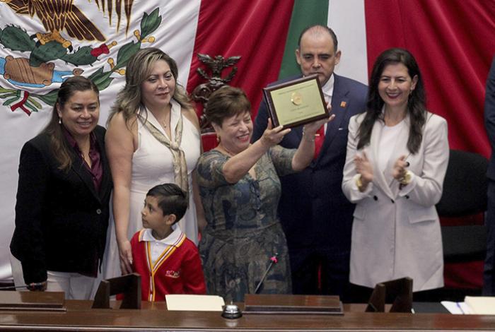 Congreso del Estado condecora al Proyecto Cendi con la Condecoración al Mérito Docente