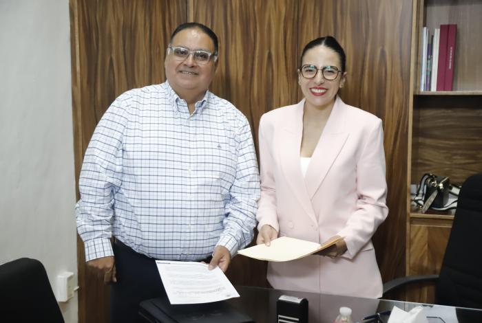 Congreso recibe renuncia de Adrián López Solís a la FGE