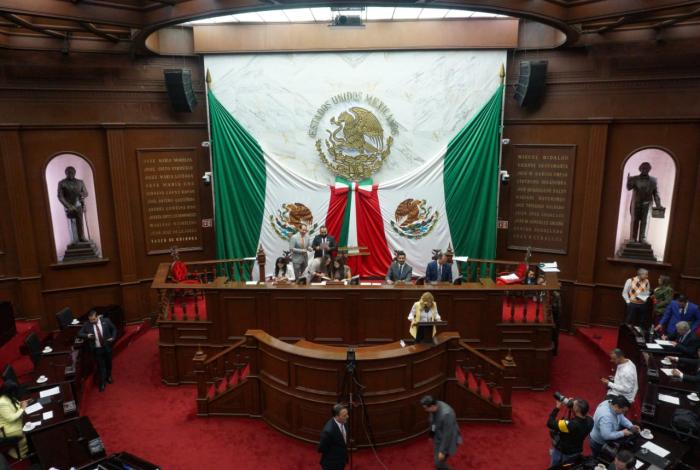 Congreso sesiona de manera ilegal