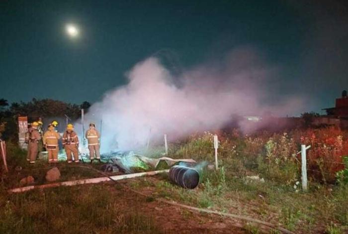 Consume fuego domicilio hecho de madera en Uruapan