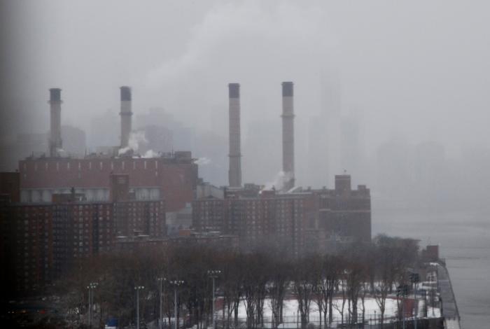 Contaminación del aire eleva el riesgo de crisis severas de salud mental y decisiones extremas
