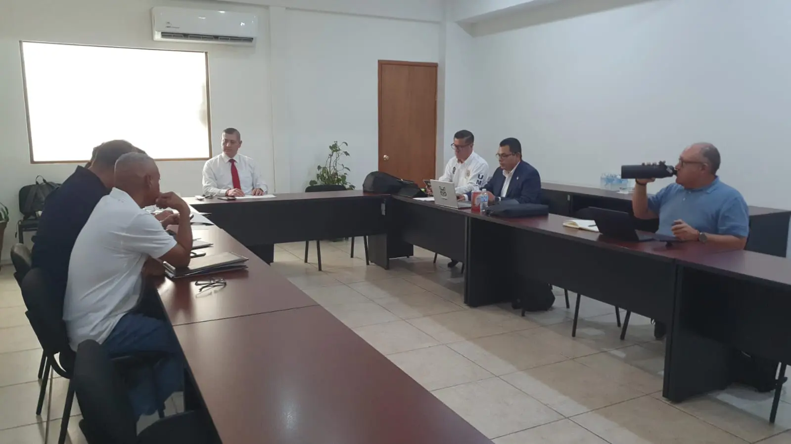 CONTINÚAN MESAS DE TRABAJO ENTRE UMSNH Y SUEUM