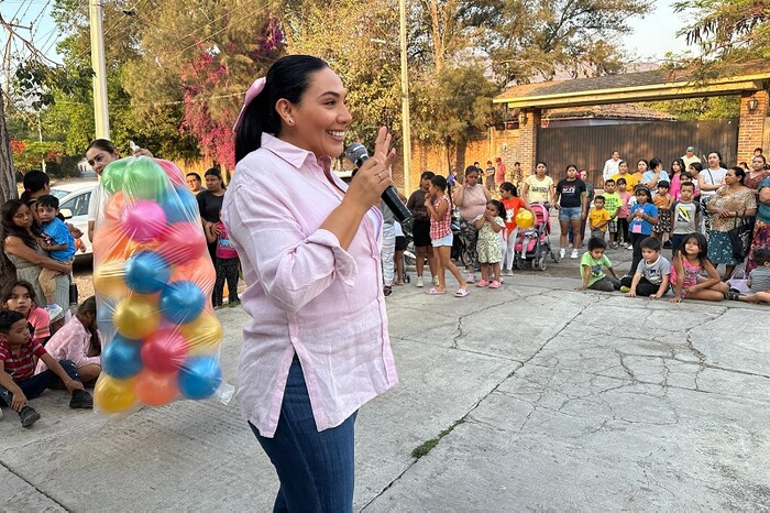 Continúa Adriana Campos celebrando a los niños de Jacona