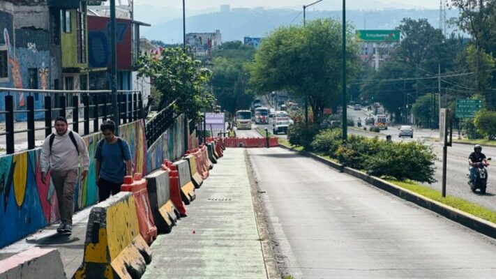 Continúa construcción de carril confinado del Morebús; Sedum implementa rutas alternas