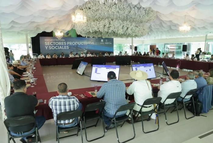 Continúan Bedolla y sector social-productivo de Uruapan coordinación para el desarrollo