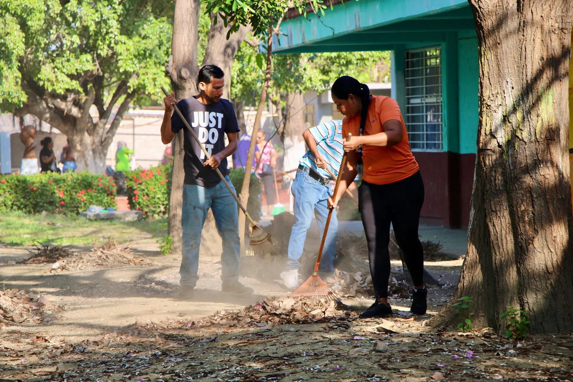 Continúan Campañas de Limpieza en Escuelas