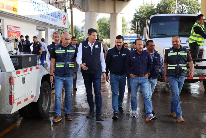 Continúan labores de limpieza y apoyo en colonias afectadas por lluvias en Morelia