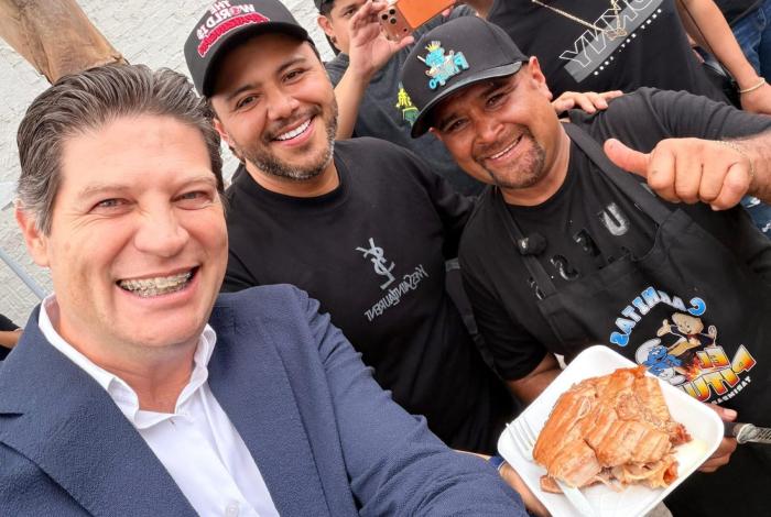 Convive Alfonso Martínez Alcázar con creadores de la Copa Youtubers MX