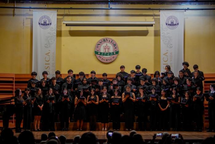 Coro Mixto del Conservatorio de las Rosas brilla en su Concierto de Invierno