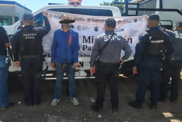 Cortador de aguacate es detenido en posesión de goma de opio en la colonia El Periodista, en Uruapan