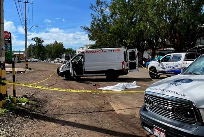 Criminales asesinan a balazos a un motociclista en Cotija
