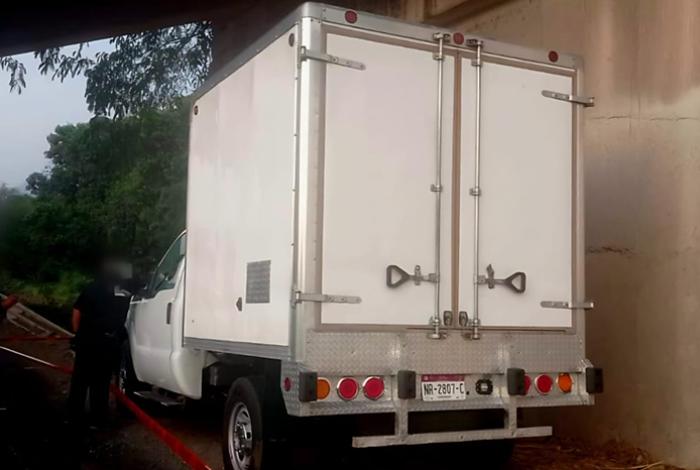 Criminales balean camioneta de carga en la Siglo XXI; hay un muerto