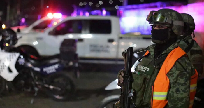 Criminales dejan 3 cabezas cercenadas frente al Teatro Constitución del Apatzingán