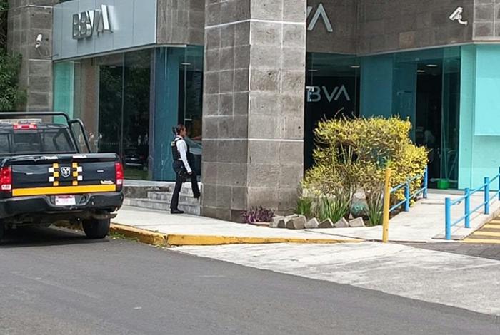 Criminales despojan de su dinero a un cuentahabiente en sucursal de BBVA de Prados del Campestre, en Morelia