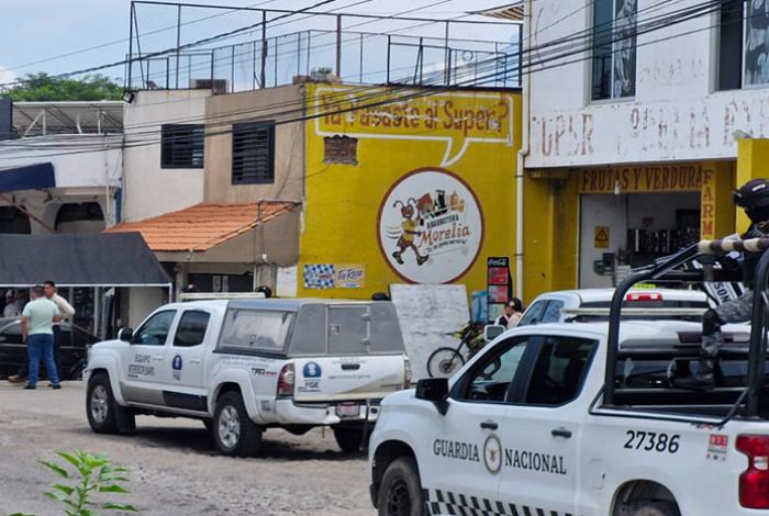 Criminales irrumpen en una tienda y ultiman a tiros a una trabajadora, en Apatzingán