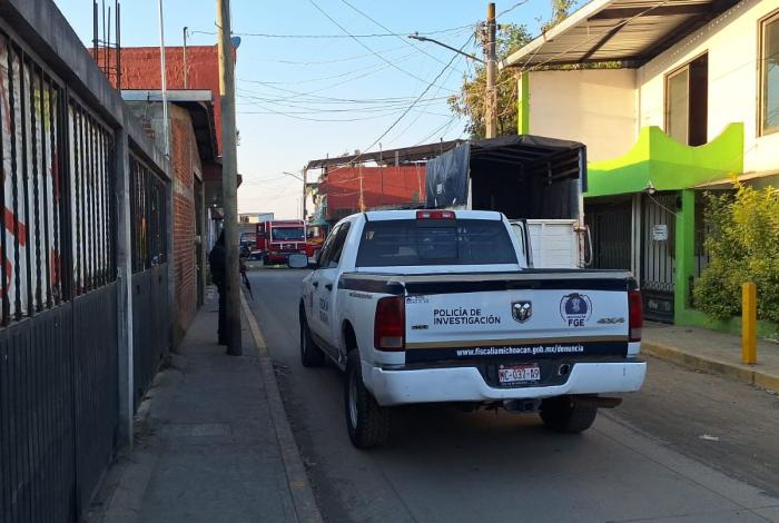 Criminales rafaguean domicilio y lo queman con bombas molotov, al oriente de Uruapan