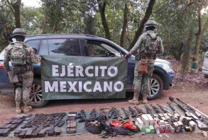 Crónica| Aseguran fusiles calibre .50 mm y vehículos en operativo federal en Tocumbo