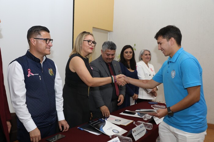  Cuidemos nuestra Universidad, trabajemos y seamos honestos: Yarabí Ávila