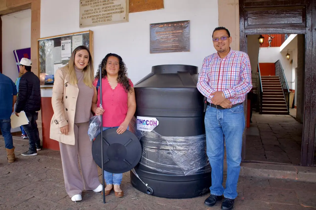 Dayana Pérez fortalece hogares de Salvador Escalante con apoyos a la vivienda