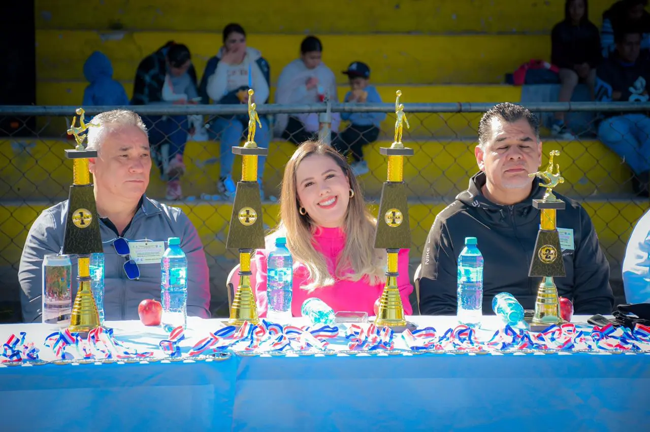 Dayana Pérez Mendoza inaugura los Juegos Deportivos Escolares en Salvador Escalante